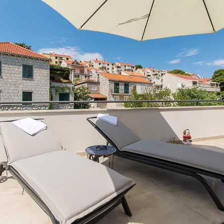 Gloria Apartman *