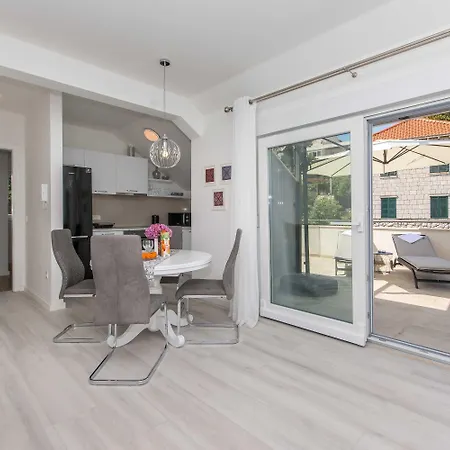 Gloria Apartman *